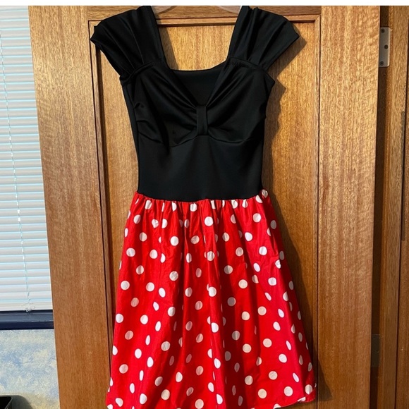 Minnie Mouse inspired dress - Picture 6 of 14